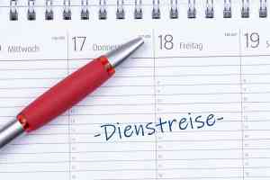 Kalender mit Schrift Dienstreise darauf